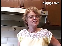 Old housewife sucking a young cock