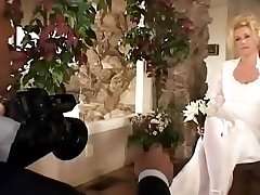 Bride Taylor Lynn loves anal at the wedding