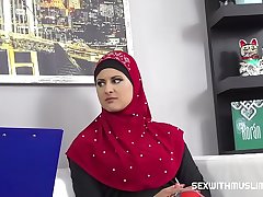 Lawyer settles for fine muslim pussy
