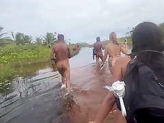 Fui fazer uma Putaria com minhas amigas no p&acirc;ntano da Bahia
