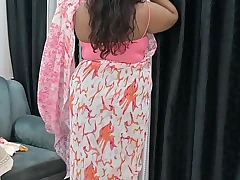 Indian bhabhi hot boobs