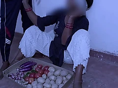 Sabji wali bhabhi ke sath masti sex! Reality Sex