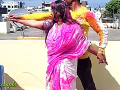 होली पर देवर नें विधवा भाभी को पकड़कर चोद ड़ाला।