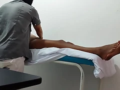 THE DOCTOR GIVES Off the hook ATTENTION AND Voluptuous MASSAGE TO HIS FEMALE PATIENT
