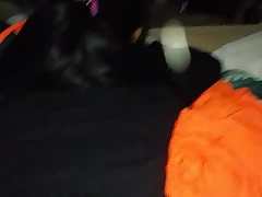 Otaku dando. Un palo mientras vemos naruto