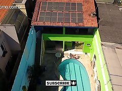 Vídeo incrível de DRONE em São Paulo que flagra casal fodendo ao lado da piscina - 4K
